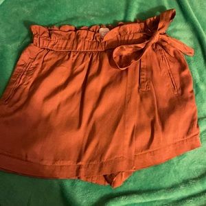 Satin skirt with bags